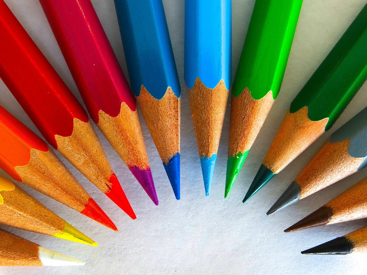 colour-pencils-450621_1280